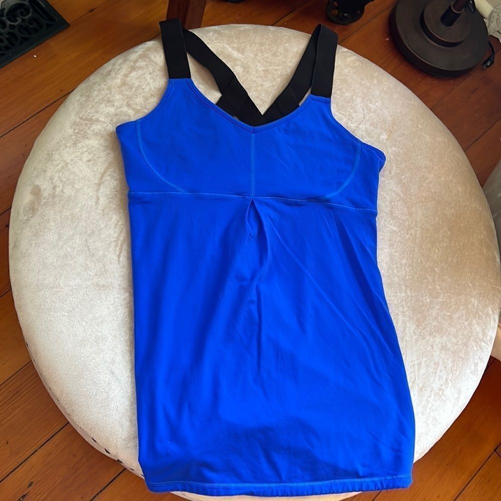 Lucy Sz M Vibrant Blue/Purple w/ Black Thick Strap Yoga Top EUC